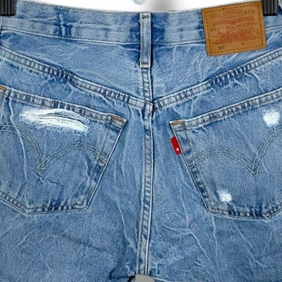 Levi's Premium 501 Women's Short Shredded Indie Distressed Light Wash Size W26 - Picture 3 of 7